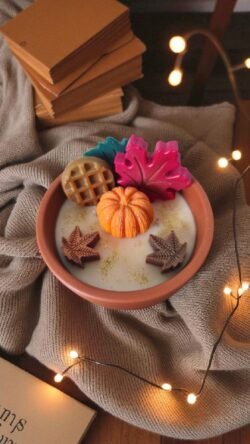 Moya 🍂 – Grande bougie décorée “Douceurs d’Automne”