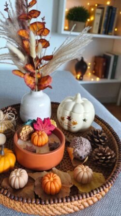 Moya 🍂 – Grande bougie décorée “Douceurs d’Automne” – Image 2